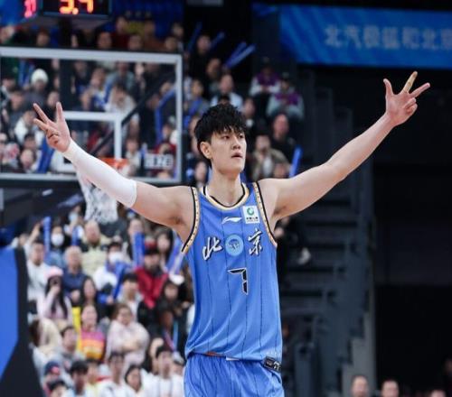 曾凡博时隔80天复出18+4三分！北京50分狂胜吉林麦基18+5