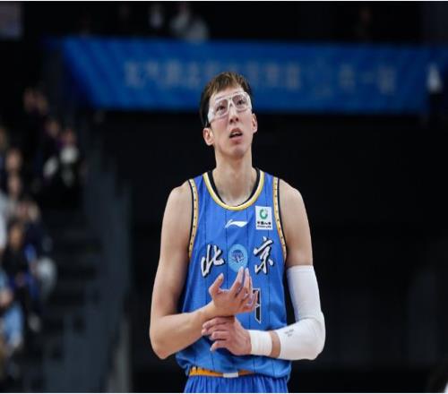 曾凡博时隔80天复出18+4三分！北京50分狂胜吉林麦基18+5_曾凡博时隔80天复出18+4三分！北京50分狂胜吉林麦基18+5_