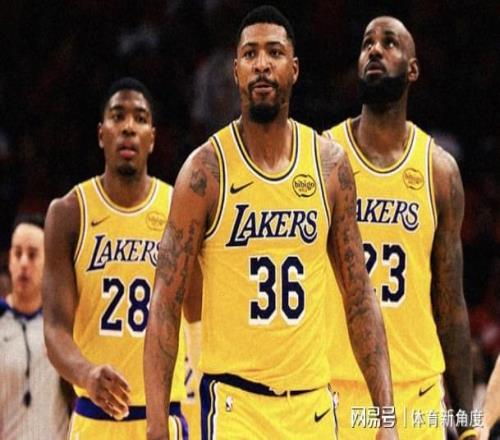 我擦！三分绝平，老詹可真是硬，40了吧！__我擦！三分绝平，老詹可真是硬，40了吧！