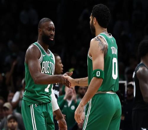 _76人12绿军！布朗超越拉塞尔，塔图姆完成双里程碑_76人12绿军！布朗超越拉塞尔，塔图姆完成双里程碑