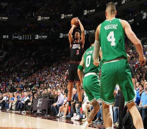 塔图姆送制胜3分，绿军21拒黑七！马克西空砍31+6静待恩比德复出_塔图姆送制胜3分，绿军21拒黑七！马克西空砍31+6静待恩比德复出_