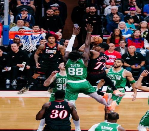 重新夺回主场优势！塔图姆布朗各25分，凯尔特人108100险胜76人