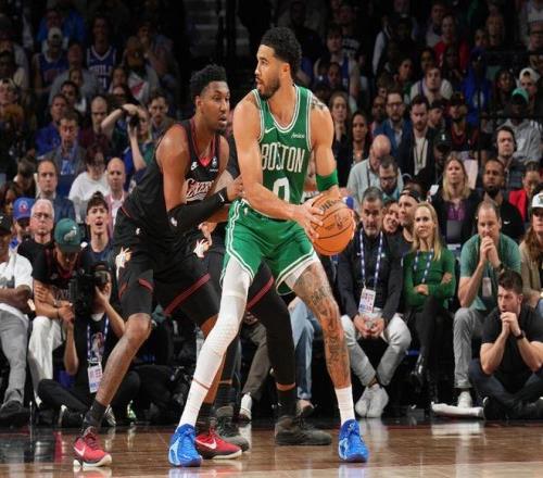 _绿军灭76人总分21：双探花50分创5项里程碑马克西31+6_绿军灭76人总分21：双探花50分创5项里程碑马克西31+6