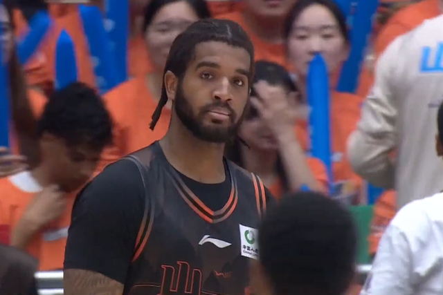 山东男篮不敌残阵上海，约翰逊36分难救主，克里斯心态崩溃遭弃用__山东男篮不敌残阵上海，约翰逊36分难救主，克里斯心态崩溃遭弃用