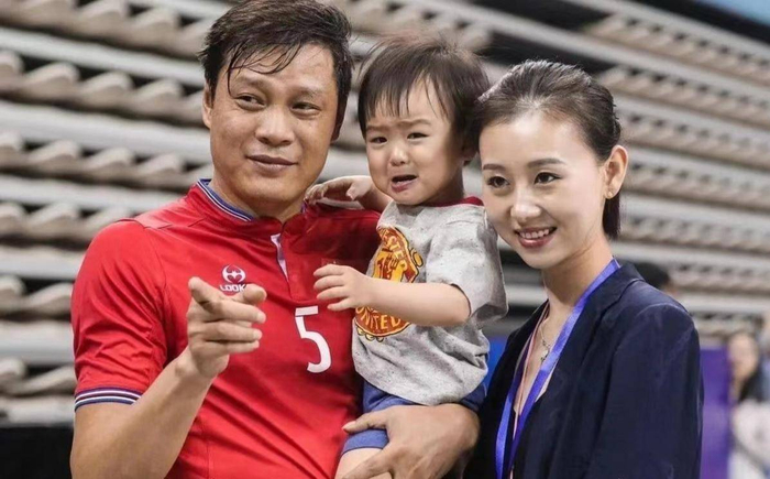 足球明星老婆柜姐__足球明星找模特