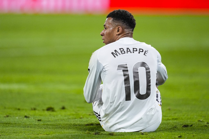 体坛联播｜皇马遭贝蒂斯绝平，上海男篮23连胜追平队史纪录