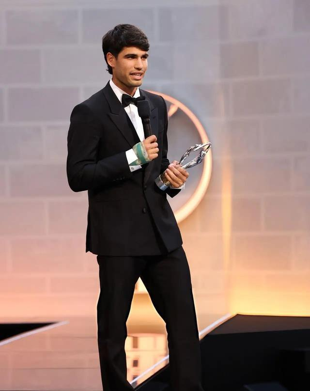 阿卡伤退三人被指获益归来时间确定，郑钦文解释首盘为何吞油条_阿卡伤退三人被指获益归来时间确定，郑钦文解释首盘为何吞油条_