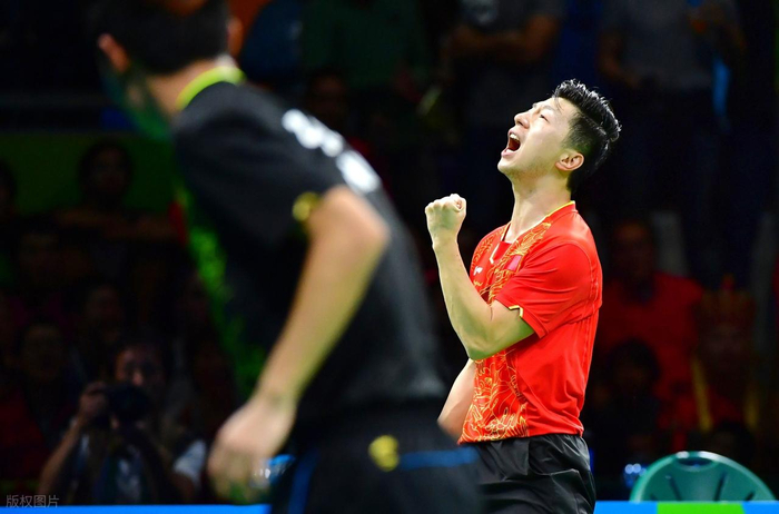 打封闭也要参赛，赌上膝盖手术也要卫冕！马龙的GOAT之路有多难