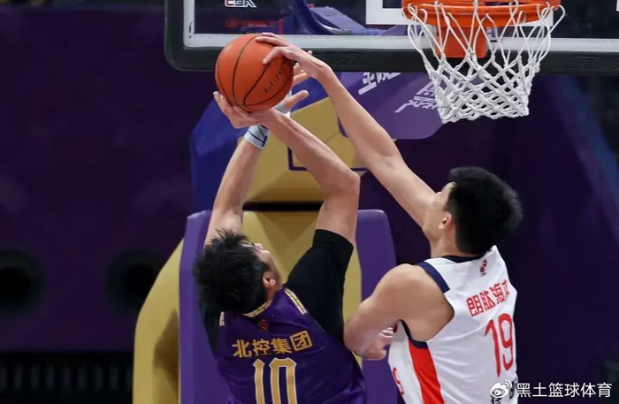 小爸爸小艾进大胜房间__锁定季后赛的球队