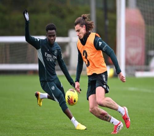 阿森纳训练照藏玄机，萨卡、卡拉菲奥里都没露面