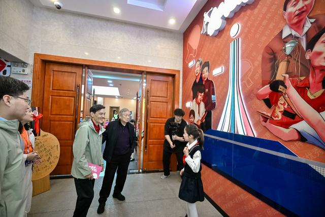 _斯诺克美女裁判诸瑛执裁视频_球球嘉年华光环