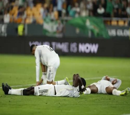 皇马尴尬了！国家德比两难选择，列队欢迎或目送巴萨夺冠