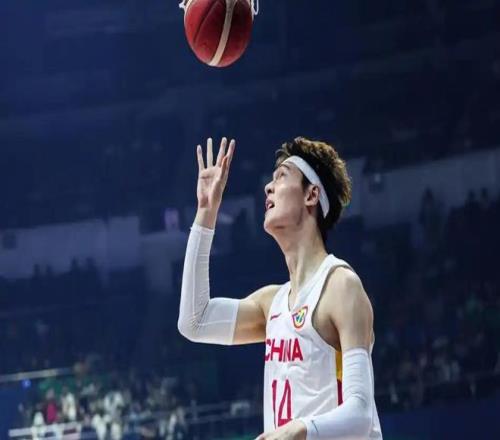 西班牙王朝崩塌天下足球_辽粤罚球数23-7_