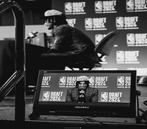 27+10+92.2%！效率逆天！最可怕的是，他连球队老三都算不上__27+10+92.2%！效率逆天！最可怕的是，他连球队老三都算不上