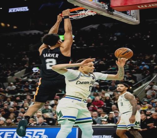 27+10+92.2%！效率逆天！最可怕的是，他连球队老三都算不上__27+10+92.2%！效率逆天！最可怕的是，他连球队老三都算不上