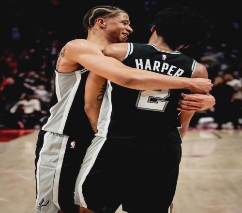 27+10+92.2%！效率逆天！最可怕的是，他连球队老三都算不上__27+10+92.2%！效率逆天！最可怕的是，他连球队老三都算不上