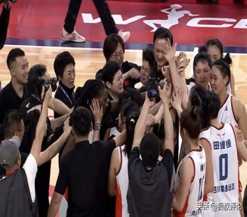 四川女篮单外援创4年3冠引热议！赛后多人泪流满面释放巨大压力__四川女篮单外援创4年3冠引热议！赛后多人泪流满面释放巨大压力