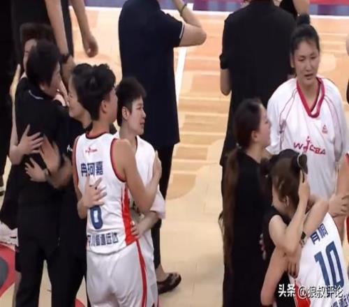 四川女篮单外援创4年3冠引热议！赛后多人泪流满面释放巨大压力_四川女篮单外援创4年3冠引热议！赛后多人泪流满面释放巨大压力_