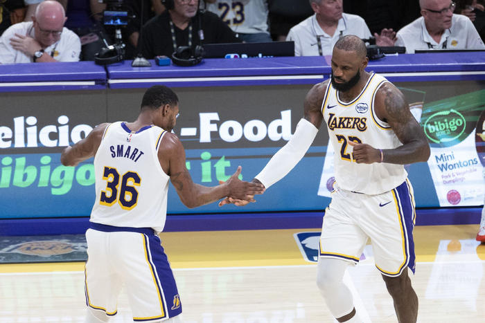 21+4+10+5+2，加盟湖人稳定爆发，原来你也是巨头之一啊