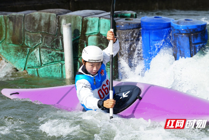 湖南队全国激流回旋青年锦标赛揽4金1银4铜 两人入选国青队出征世青赛_湖南队全国激流回旋青年锦标赛揽4金1银4铜 两人入选国青队出征世青赛_