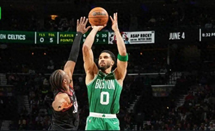 双探花合砍50分！绿军客场擒76人夺回主场优势，马克西31分难救主