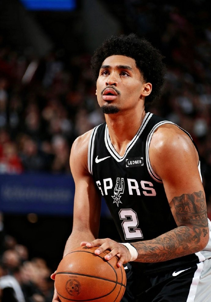 科比面对马刺三人拉杆__科比打爆马刺