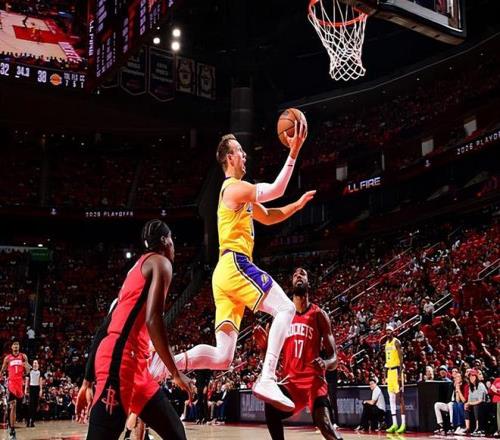 _湖人的大前_湖人将升起冠军旗帜