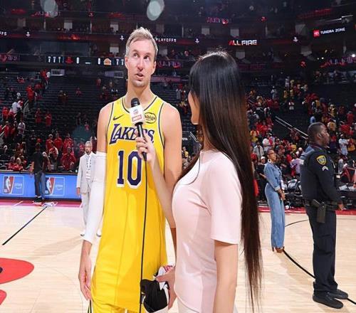 _湖人的大前_湖人将升起冠军旗帜