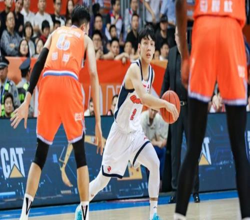 广东男篮今日动态更新！胡明轩深夜发声，崔永熙进入季后赛模式，拉科无缝衔接，徐昕将直面杜峰