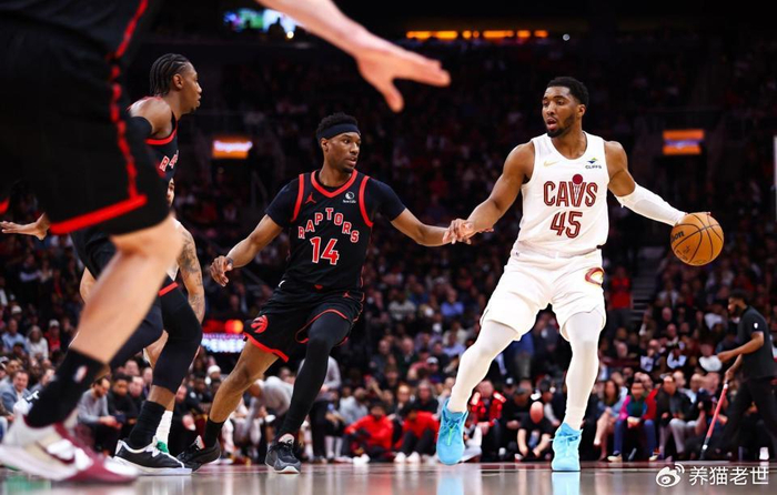 哈登投进多少三分_铁人哈登_