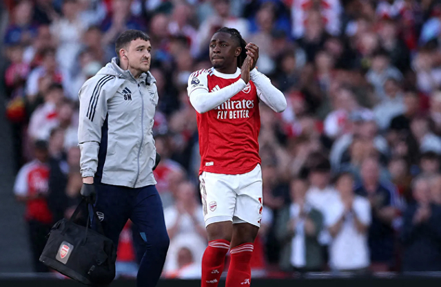 阿森纳小胜纽卡斯尔，暂时夺回英超第一宝座，两名主力因伤退场