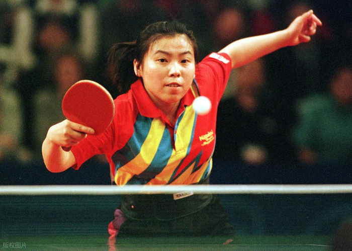 连八年世界第一VS世界杯三连冠！邓亚萍和孙颖莎，谁是女乒GOAT