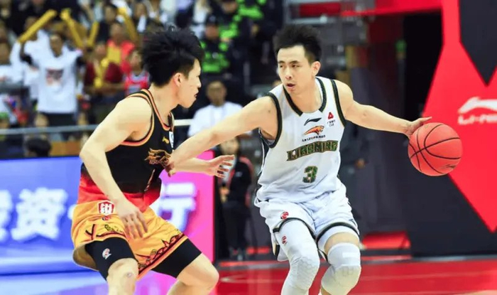 辽宁2将暴走奠定季后赛基本盘！赵继伟统领进攻，莱迪态度拉满！