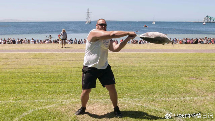 人傻钱多？澳洲人竟把几千块一条的金枪鱼当链球扔！