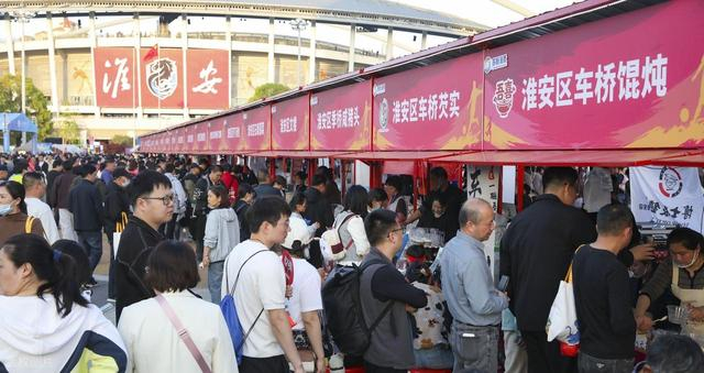 足球年薪最高的球员前十排名_足球年薪记录_