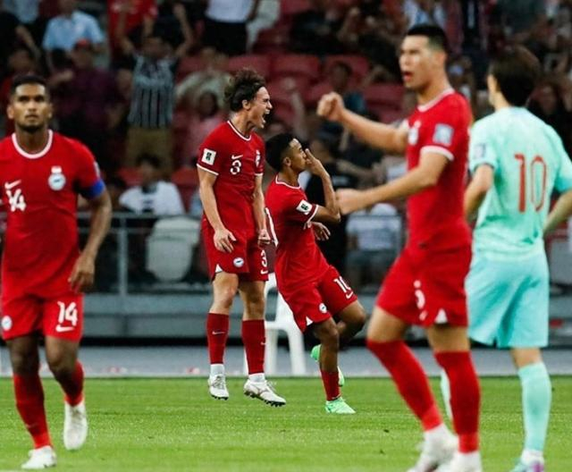 国足新加坡黑色三分钟__国足输新加坡