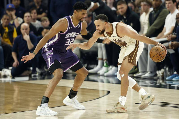 库里代言鞋子__库里代言牌子