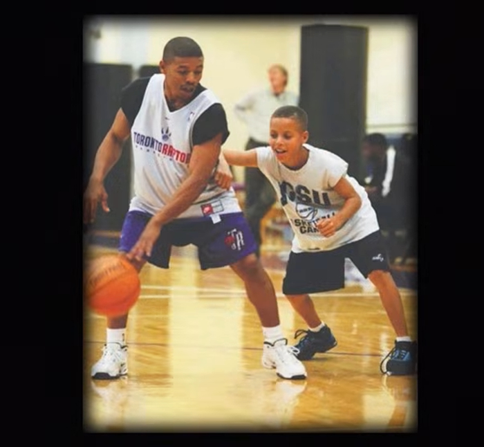 _库里代言鞋子_库里代言牌子