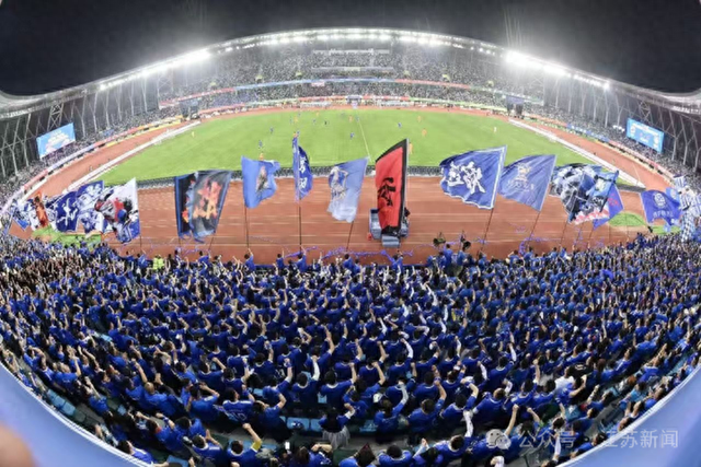 【开局之年看中国·遇见不一样的江苏】当我们谈论“苏超”时，我们在谈论什么