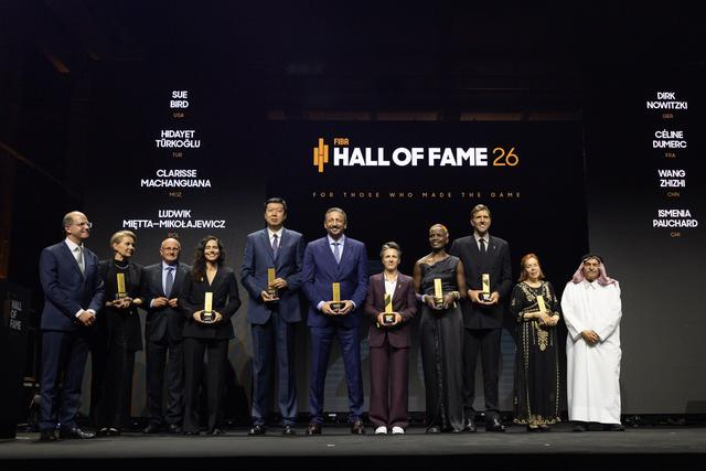 _王治郅携手诺维斯基入选FIBA名人堂！感谢致辞，他提到了八一精神_王治郅携手诺维斯基入选FIBA名人堂！感谢致辞，他提到了八一精神