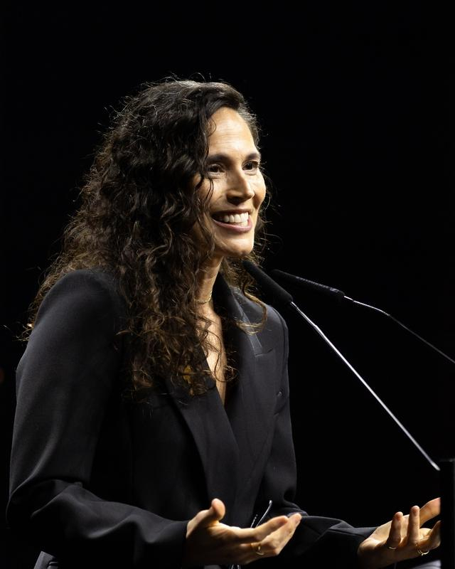 _王治郅携手诺维斯基入选FIBA名人堂！感谢致辞，他提到了八一精神_王治郅携手诺维斯基入选FIBA名人堂！感谢致辞，他提到了八一精神