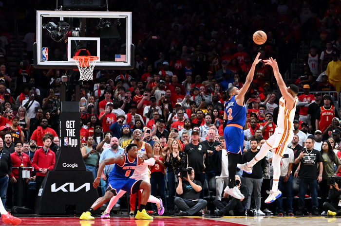 CJ晒准绝杀时刻老鹰官方盛赞！与妻子拥吻超暖 赛后直言胜不骄败不馁_CJ晒准绝杀时刻老鹰官方盛赞！与妻子拥吻超暖 赛后直言胜不骄败不馁_