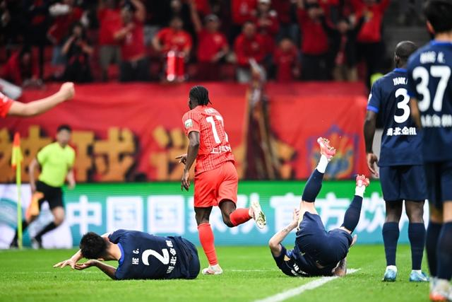 4比0横扫武汉三镇，海港队一扫颓势，蒋光太回来了就是不一样__4比0横扫武汉三镇，海港队一扫颓势，蒋光太回来了就是不一样