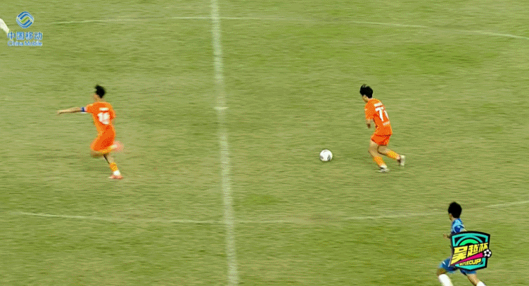 _贝克汉姆的香蕉球_贝克汉姆把球踢向观众