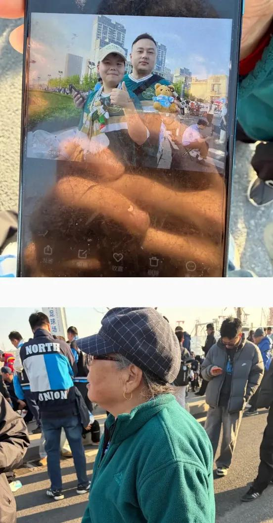 浙江球迷父子随队远征大连，竟成大连戚奶奶的“远方亲戚”__浙江球迷父子随队远征大连，竟成大连戚奶奶的“远方亲戚”