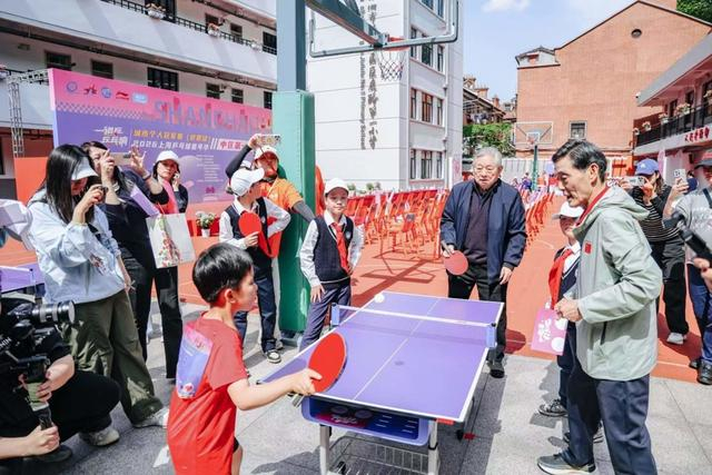 乒乓冠军的摇篮__摇摆乒乓球