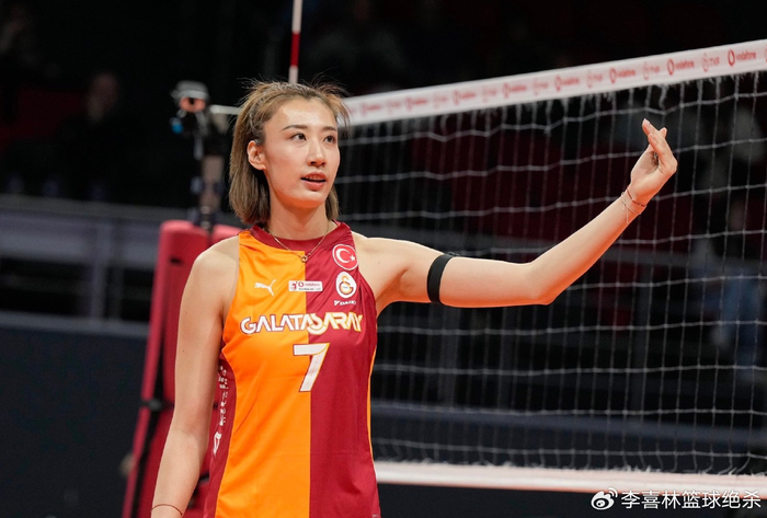 拦网第1！中国女排28岁1米95王牌留洋进化：接替袁心玥当副攻支柱