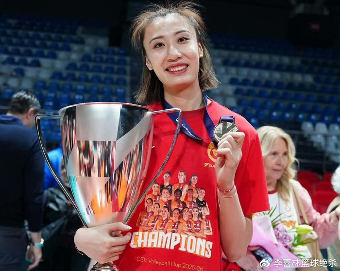 拦网第1！中国女排28岁1米95王牌留洋进化：接替袁心玥当副攻支柱__拦网第1！中国女排28岁1米95王牌留洋进化：接替袁心玥当副攻支柱