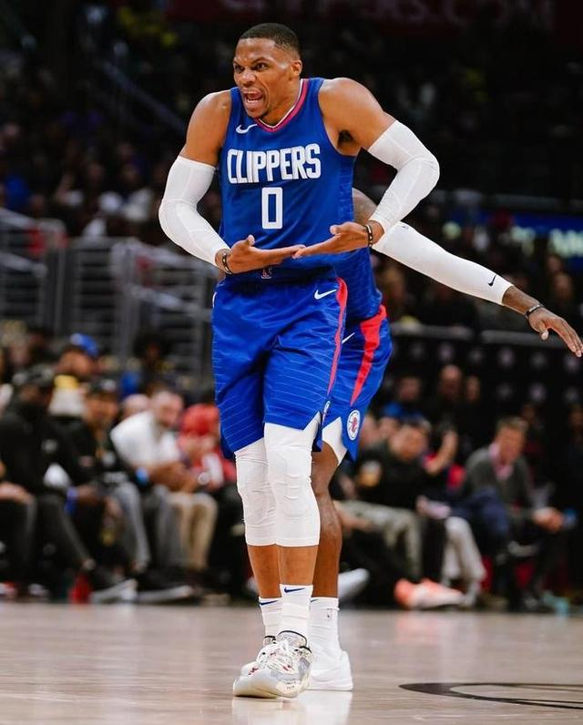 _带头大哥是谁_发光发热下一句