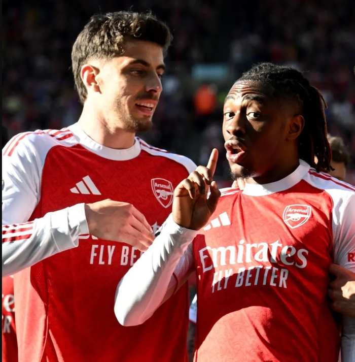 两大将伤退，阿森纳小胜纽卡重夺榜首！葡媒：枪手有意后卫阿劳霍